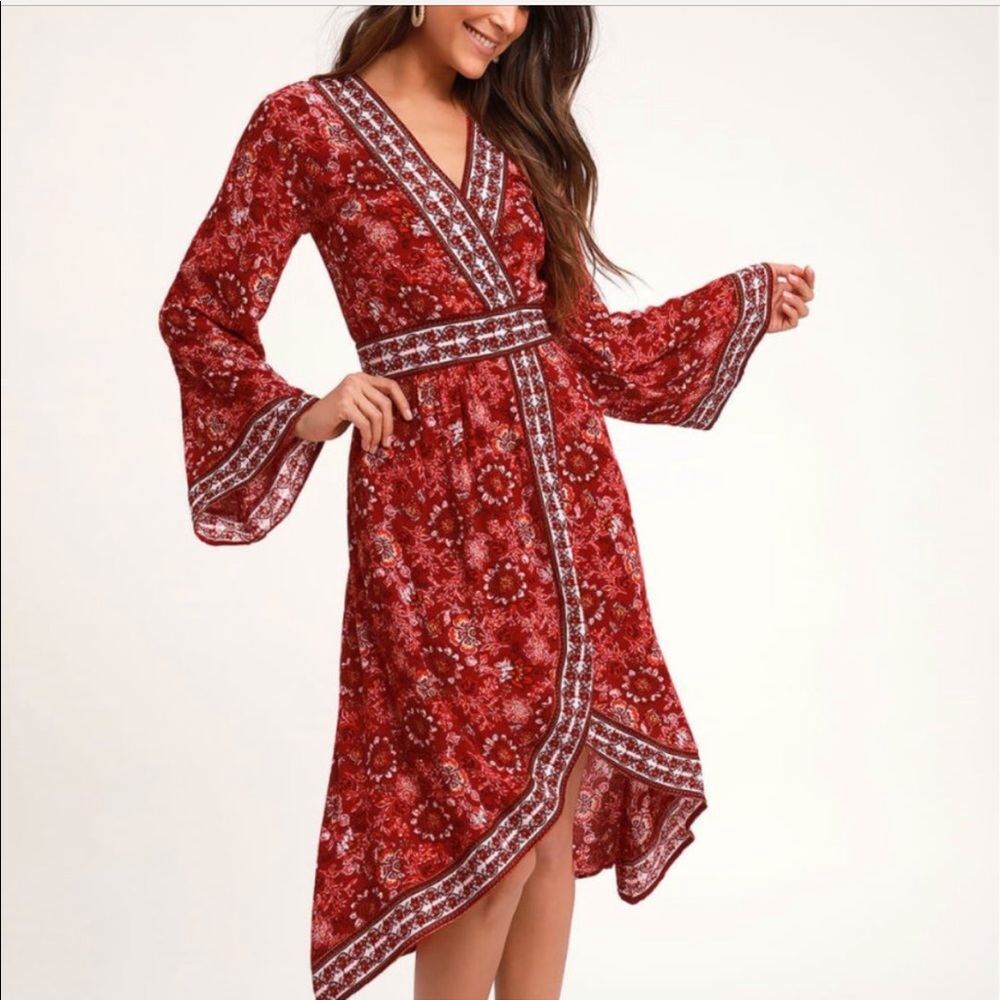 NWT Lulu’s V Neck Bell Sleeve Midi Dress